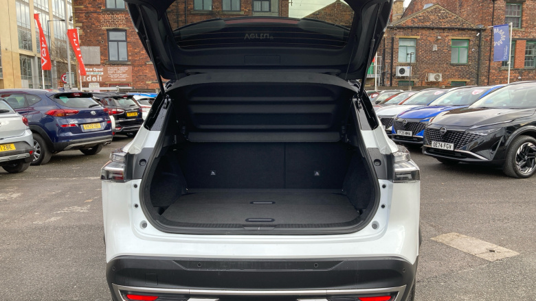 Nissan Qashqai 1.3 DiG-T MH 158 N-Connecta 5dr Petrol Hatchback